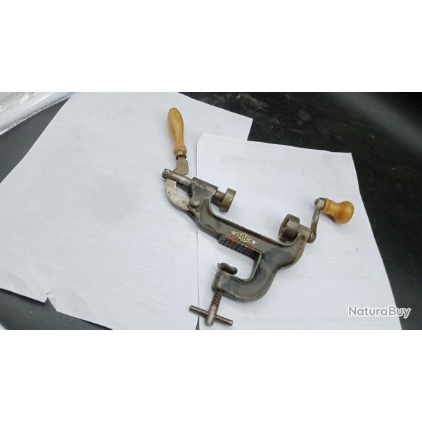 ANCIEN SERTISSEUR DE CARTOUCHES A BROCHE