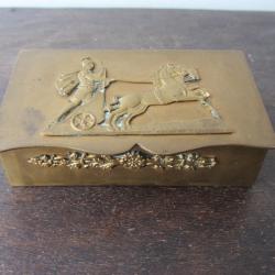 Boite &agrave; timbres en bronze style Empire 19e si&egrave;cle