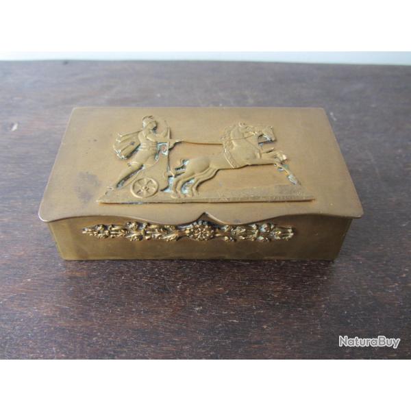Boite � timbres en bronze style Empire 19e si�cle
