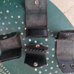 4 petits &eacute;tuis de ceinture pour 6 cartouches cal 38