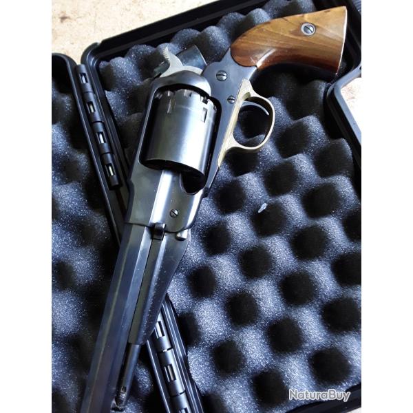 UBERTI western's Arms calibre 36 . TBE, avec mallette. Ann�e 72 . Chien INOX. M�canisme neuf.