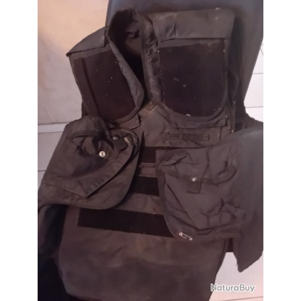 ENCHERE GILET PARE BALLES EN  KEVLAR TAILLE XL GLOVAL ARMOR + OPTION 2 PLAQUES BALISTIQUE NIJ 3