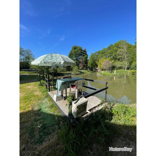 Grand Terrain avec �tang et 2 cottages