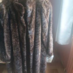 Manteau 3/4, Yves Saint Laurent en queue de vison.