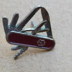 PINS CANIF MULTIFONCTION MARQUE VICTORINOX SUISSE MILITAIRE N2