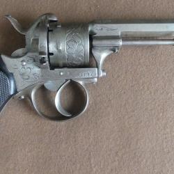 Beau revolver a broche grav&eacute; de type Lefaucheux vers 1870