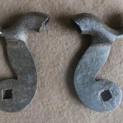 Paire de chien pour fusil de chasse a percussion .