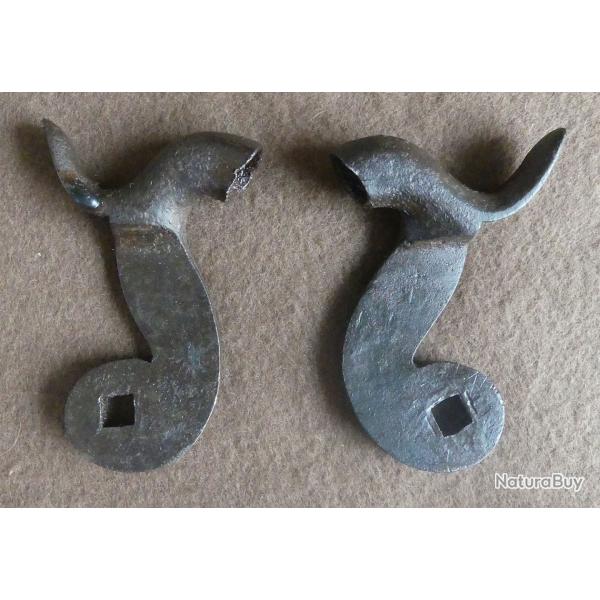 Paire de chien pour fusil de chasse a percussion .