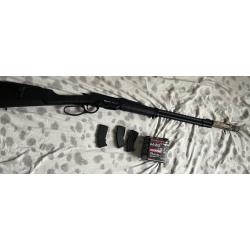 CARABINE DERYA 22LR LEVIER SOUS GARDE +2 CHARGEURS+R&Eacute;DUCTEUR DE SON + 300 CARTOUCHE+KIT NETTOYAGE