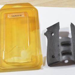 Poign&eacute;e  Grip pour revolver  / pistolet  TAURUS 92 /99 Meriden ct USA  Sile USA  (12)