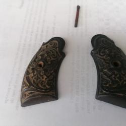 Plaquettes pour revolver ancien Lefaucheux ou autres, &eacute;poque 1890...