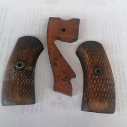 Plaquettes anciennes bois pour r&eacute;volver Nagant Russe / Sovi&eacute;tique
