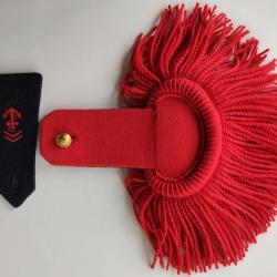 Lot comprenant 1 &Eacute;paulette TdM &agrave; franges et 1 &Eacute;paulette militaire du rang TdM.