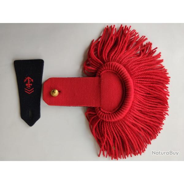 Lot comprenant 1 �paulette TdM � franges et 1 �paulette militaire du rang TdM.