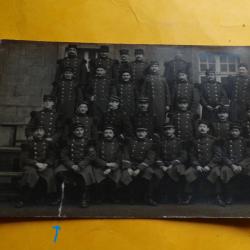 CARTE POSTALE&nbsp;GUERRE DE 14 : GROUPE DE SOLDATS FRANCAIS , ETAT VOIR PHOTO&nbsp; . POUR TOUT RENSEIGNEMENT