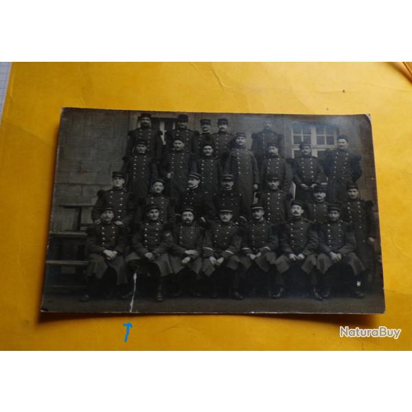 CARTE POSTALE�GUERRE DE 14 : GROUPE DE SOLDATS FRANCAIS , ETAT VOIR PHOTO� . POUR TOUT RENSEIGNEMENT