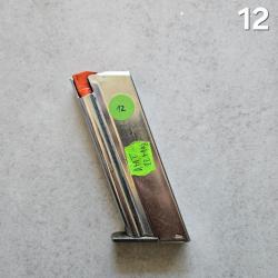 12) 1 chargeur pistolet AMT Automag calibre 22 Mag (9 coups)