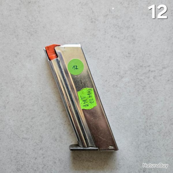 12) 1 chargeur pistolet AMT Automag calibre 22 Mag (9 coups)