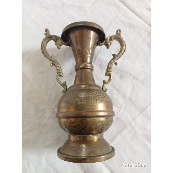 vase coupe en laiton ancien hauteur 20 cm x 15 cm 450 gr