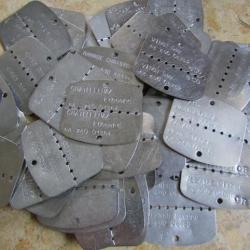 10 plaques identit&eacute; matricul&eacute;e militaire Fran&ccedil;aise Fran&ccedil;ais mod Indochine guerre Alg&eacute;rie dat&eacute; post63