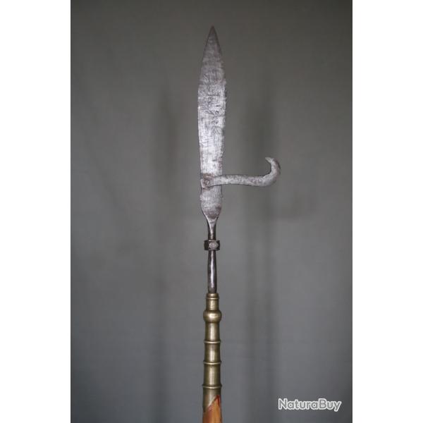 Fer de lance Vietnamienne � crochet mobile - Indochine, Vietnam, d�but 20�me si�cle ou ant�rieur