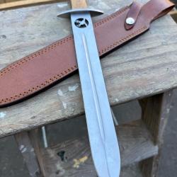 dague de chasse lame 28 cm avec t&ecirc;te de cerf en acier manche en bois 40 cm + Etui 5774