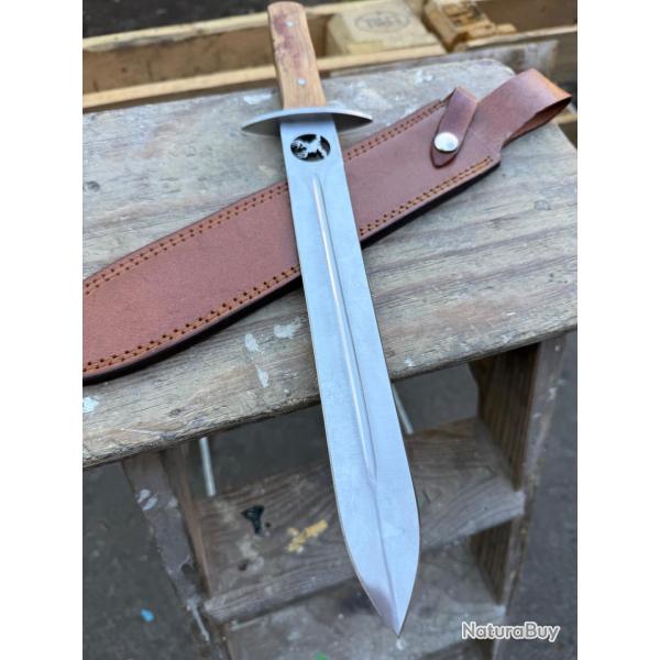 dague de chasse lame 28 cm avec t�te de cerf en acier manche en bois 40 cm + Etui 5774