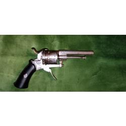 Magnifique revolver &agrave; broche, poin&ccedil;onn&eacute; ELG, d'une qualit&eacute; de fabrication exceptionnelle.