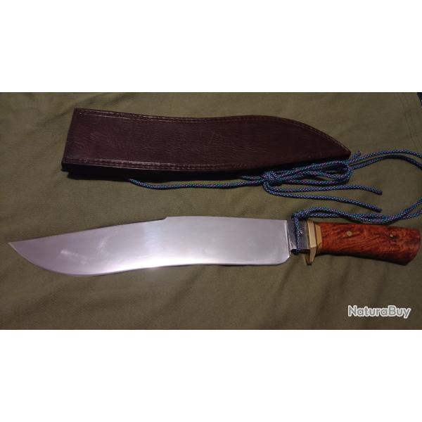 Machette forg�e en France lame de 1 cm d'�paisseur , magnifique LAURENT BOUCHER. �tat parfait