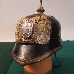 Casque de soldat  de la Garde Nationale R&eacute;publicaine Portugaise "style Pickelhaube" mod&egrave;le 1910