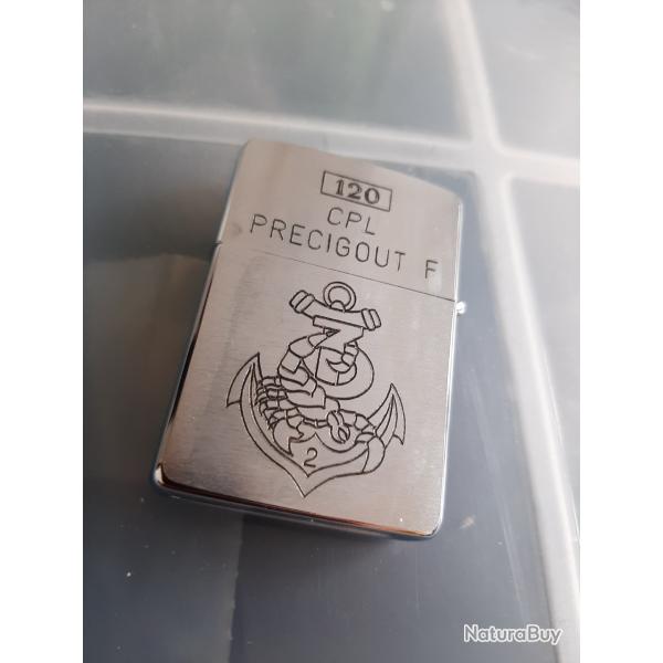 Tr�s beau briquet zippo 2�me RIMa 3�me compagnie, jamais utilis�. Grav� deux faces FORPRONU