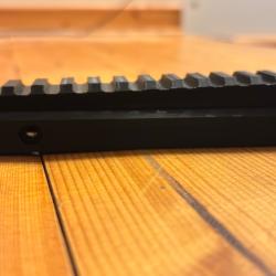 Rail Picatinny pent&eacute; 100 Moa