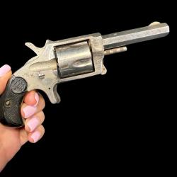 PETIT PRIX!! REVOLVER HOOD  cal. 32 rimfire num&eacute;ro de s&eacute;rie 6
