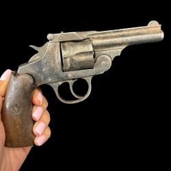 PETIT PRIX!! IVER JOHNSON cal. 38sw num&eacute;ro de s&eacute;rie 4774