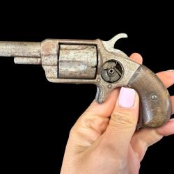 PETIT PRIX!! REVOLVER EMPIRE cal. 32RF num&eacute;ro de s&eacute;rie 9988