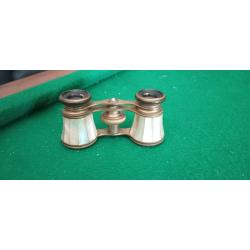 Petite paire de jumelles de th&eacute;&acirc;tre en nacre