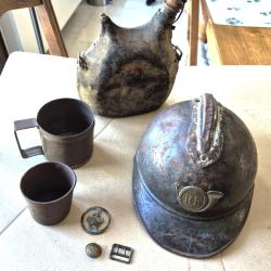 Lot militaire ww1 (casque Adrian et gourde)