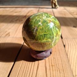 Sph&egrave;re de Opale verte diam&egrave;tre 7 cm poids 386 grammes