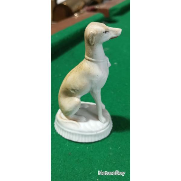 Ancien biscuit repr�sentant un l�vrier