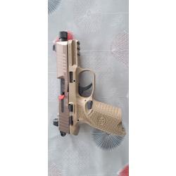 Pistolet FN 502