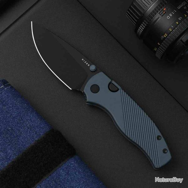 Couteau Kizer Glaux Lame Acier 14C28N Black PVD Manche Alu Bleu Button Liner Lock KIV3801A3