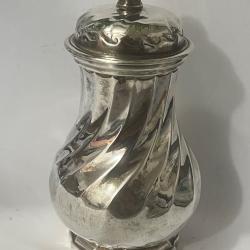 Poivri&egrave;re argent massif ancienne