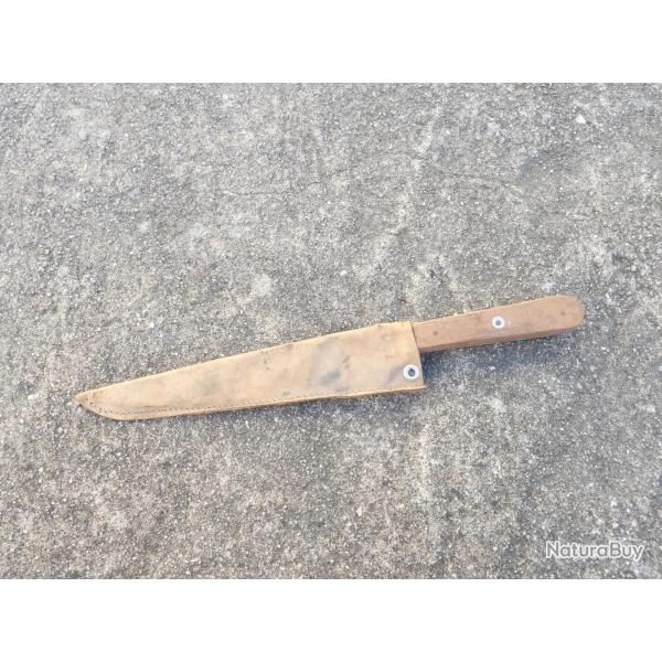 Couteau Francais dans son etui cuir dat� Marque 39 St Joanis