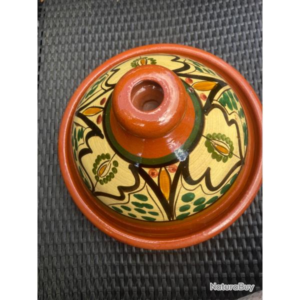 Tajine c�ramique, GM, tr�s bon �tat.