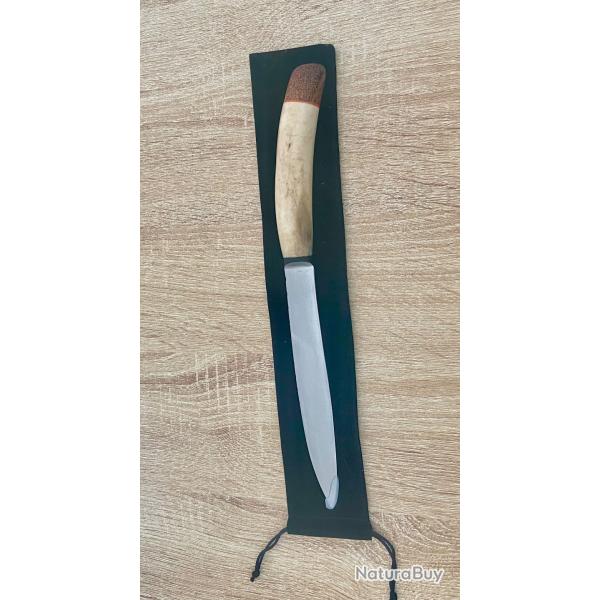Couteau de cuisine artisanal en bois de cerf et palmier rouge