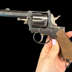GROS REVOLVER TYPE RIC cal. 8mm92 num&eacute;ro de s&eacute;rie 8