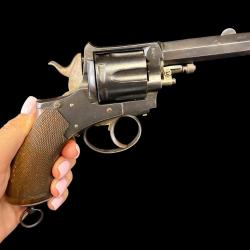 GROS REVOLVER TYPE RIC cal. 8mm92 num&eacute;ro de s&eacute;rie 8