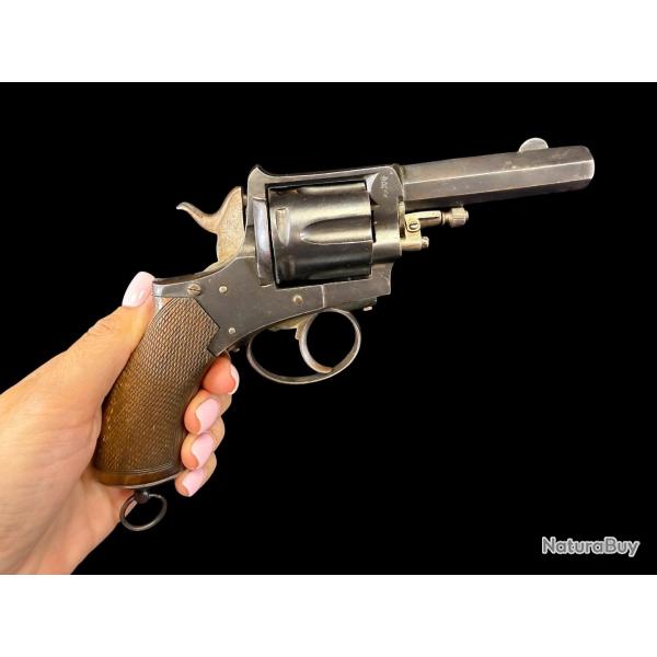 GROS REVOLVER TYPE RIC cal. 8mm92 num�ro de s�rie 8