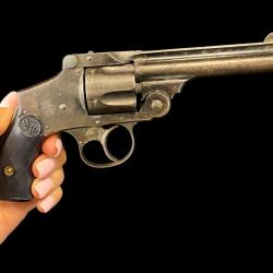 SMITH & WESSON 4eme mod&egrave;le cal. 38sw num&eacute;ro de s&eacute;rie 197135