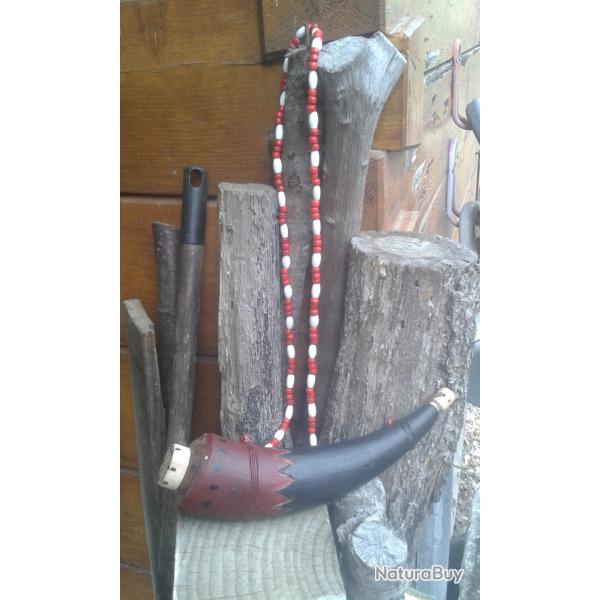 Corne � poudre de style am�rindien ou trappeur